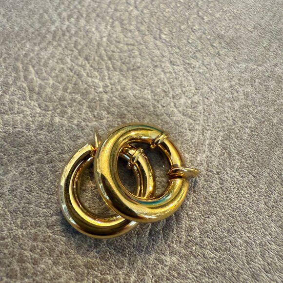 Gold-tone hoop earrings NON-PIERCED -- CLIP ON -- NWOT -- 3/4 inch diameter - Picture 2 of 5